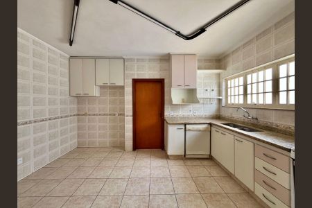 Casa à venda com 278m², 4 quartos e 3 vagas Casa à venda com 278m², 4 quartos e 3 vagasCozinha