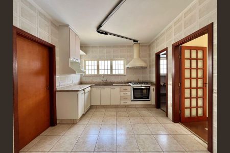 Casa à venda com 278m², 4 quartos e 3 vagas Casa à venda com 278m², 4 quartos e 3 vagasCozinha