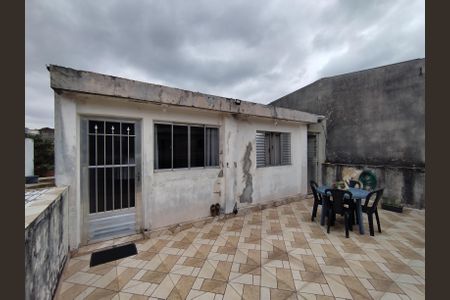 Casa à venda com 130m², 8 quartos e 2 vagas Casa à venda com 130m², 8 quartos e 2 vagasVaranda