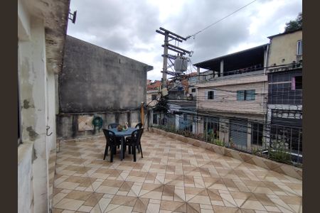 Casa à venda com 130m², 8 quartos e 2 vagas Casa à venda com 130m², 8 quartos e 2 vagasVaranda