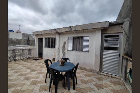 Casa à venda com 130m², 8 quartos e 2 vagas Casa à venda com 130m², 8 quartos e 2 vagasVaranda