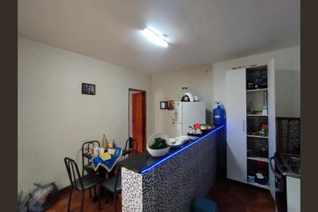 Casa à venda com 130m², 8 quartos e 2 vagas Casa à venda com 130m², 8 quartos e 2 vagasCozinha - Armários