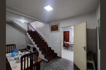 Casa à venda com 130m², 8 quartos e 2 vagas Casa à venda com 130m², 8 quartos e 2 vagasSala
