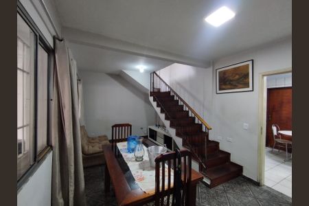 Casa à venda com 130m², 8 quartos e 2 vagas Casa à venda com 130m², 8 quartos e 2 vagasSala