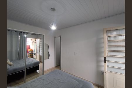 Casa à venda com 130m², 8 quartos e 2 vagas Casa à venda com 130m², 8 quartos e 2 vagasQuarto