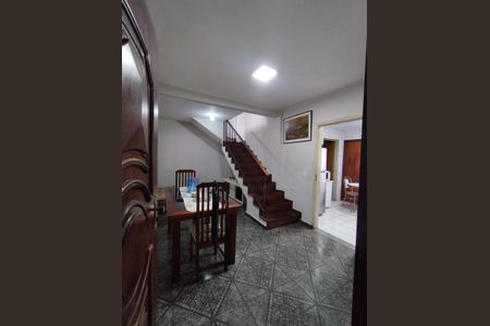 Casa à venda com 130m², 8 quartos e 2 vagas Casa à venda com 130m², 8 quartos e 2 vagasSala