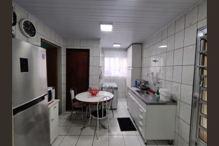 Casa à venda com 130m², 8 quartos e 2 vagas Casa à venda com 130m², 8 quartos e 2 vagasCozinha - Armários