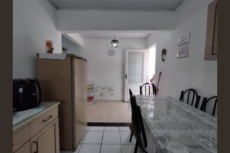 Casa à venda com 130m², 8 quartos e 2 vagas Casa à venda com 130m², 8 quartos e 2 vagasCozinha - Armários