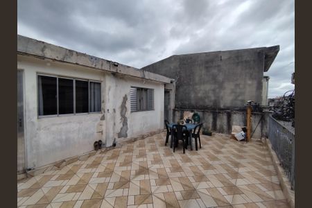 Casa à venda com 130m², 8 quartos e 2 vagas Casa à venda com 130m², 8 quartos e 2 vagasVaranda