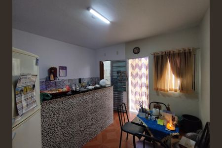 Casa à venda com 130m², 8 quartos e 2 vagas Casa à venda com 130m², 8 quartos e 2 vagasCozinha - Armários