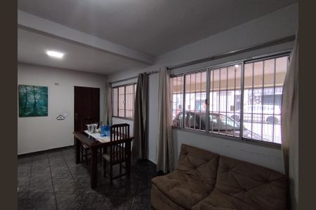 Casa à venda com 130m², 8 quartos e 2 vagas Casa à venda com 130m², 8 quartos e 2 vagasSala