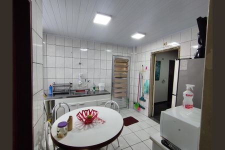 Casa à venda com 130m², 8 quartos e 2 vagas Casa à venda com 130m², 8 quartos e 2 vagasCozinha