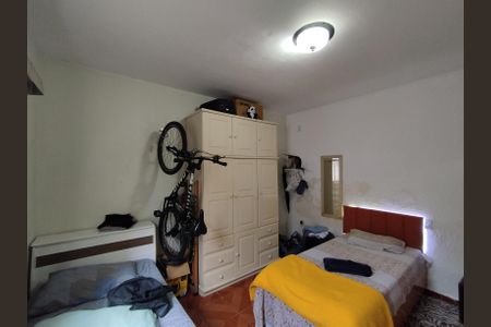 Casa à venda com 130m², 8 quartos e 2 vagas Casa à venda com 130m², 8 quartos e 2 vagasQuarto