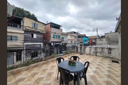 Casa à venda com 130m², 8 quartos e 2 vagas Casa à venda com 130m², 8 quartos e 2 vagasVaranda