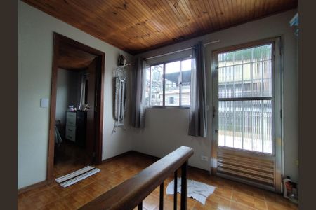 Casa à venda com 130m², 8 quartos e 2 vagas Casa à venda com 130m², 8 quartos e 2 vagasSuite