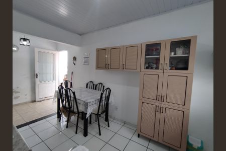 Casa à venda com 130m², 8 quartos e 2 vagas Casa à venda com 130m², 8 quartos e 2 vagasCozinha - Armários