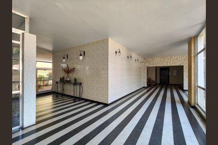 Apartamento à venda com 77m², 2 quartos e sem vaga Apartamento à venda com 77m², 2 quartos e sem vagaFachada e portaria
