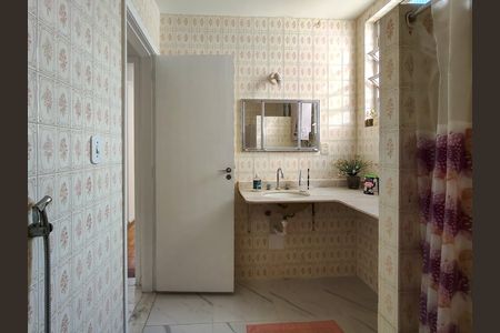 Apartamento à venda com 77m², 2 quartos e sem vaga Apartamento à venda com 77m², 2 quartos e sem vagaBanheiro Corredor