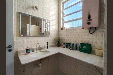 Apartamento à venda com 77m², 2 quartos e sem vaga Apartamento à venda com 77m², 2 quartos e sem vagaBanheiro Corredor
