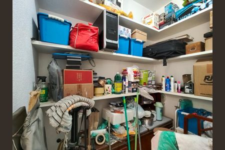 Apartamento à venda com 77m², 2 quartos e sem vaga Apartamento à venda com 77m², 2 quartos e sem vagaQuarto de Serviço