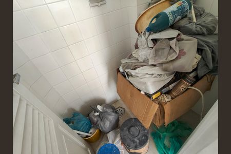 Apartamento à venda com 77m², 2 quartos e sem vaga Apartamento à venda com 77m², 2 quartos e sem vagaBanheiro de serviço