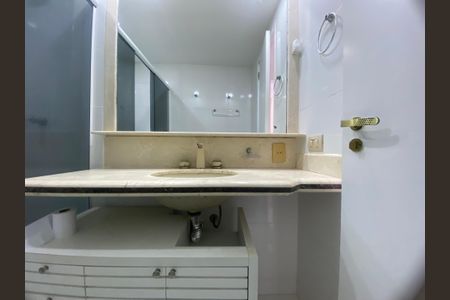 Apartamento para alugar com 83m², 2 quartos e 2 vagasBanheiro social 