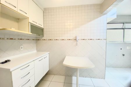 Apartamento para alugar com 83m², 2 quartos e 2 vagasCozinha 