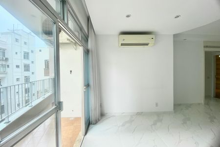 Sala  de apartamento para alugar com 2 quartos, 83m² em Copacabana, Rio de Janeiro
