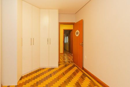 Quarto 1 de casa para alugar com 3 quartos, 200m² em Petrópolis, Porto Alegre
