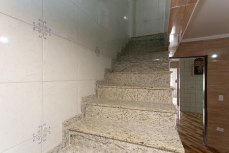 Casa para alugar com 150m², 3 quartos e 4 vagasEscada 