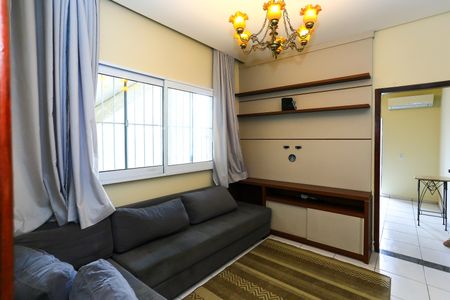 Sala  de casa para alugar com 2 quartos, 75m² em Jardim Maria Rosa, Taboão da Serra