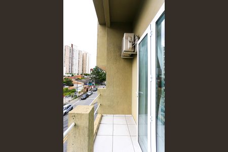 Varanda  de casa para alugar com 2 quartos, 75m² em Jardim Maria Rosa, Taboão da Serra