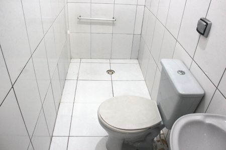 Banheiro de kitnet/studio para alugar com 1 quarto, 40m² em Bom Retiro, Santos