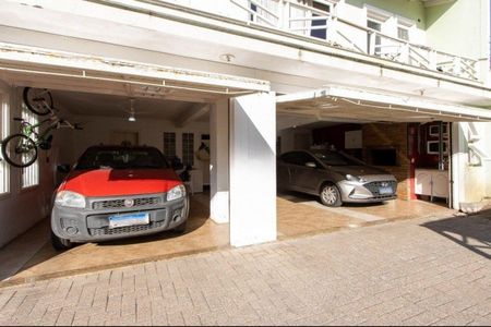 Casa para alugar com 330m², 5 quartos e 8 vagas Casa para alugar com 330m², 5 quartos e 8 vagasÁrea Comum