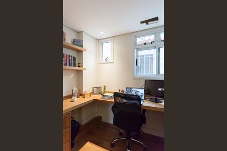 Apartamento à venda com 134m², 3 quartos e 4 vagasEscritório