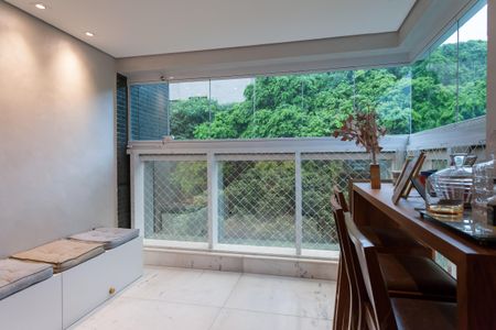 Apartamento à venda com 134m², 3 quartos e 4 vagasVaranda da Sala