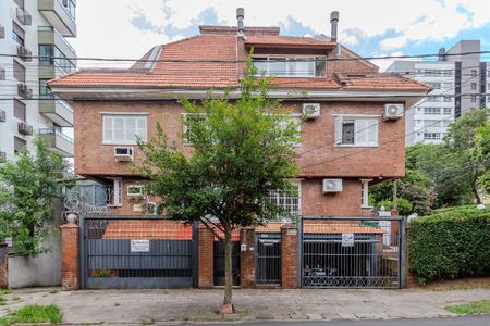 Casa para alugar com 200m², 4 quartos e 2 vagasFachada