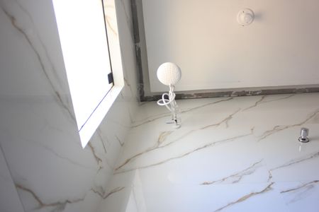 Casa para alugar com 250m², 3 quartos e 2 vagasBanheiro social 