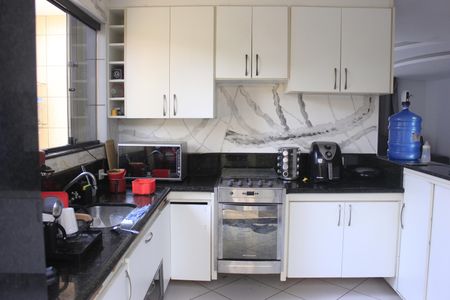 Casa para alugar com 250m², 3 quartos e 2 vagasCozinha 