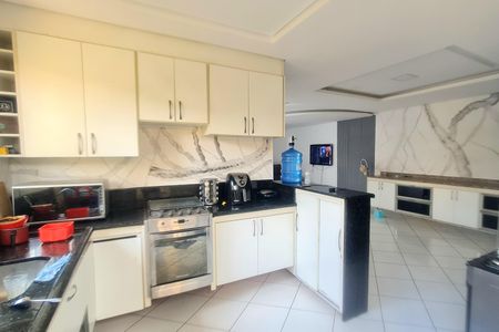 Casa para alugar com 250m², 3 quartos e 2 vagasCozinha 