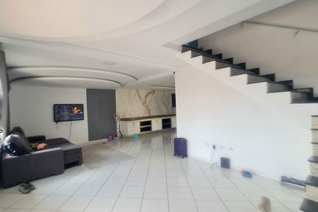 Sala  de casa para alugar com 3 quartos, 250m² em Vila das Palmeiras, Guarulhos