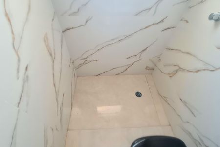 Casa para alugar com 250m², 3 quartos e 2 vagasBanheiro social 