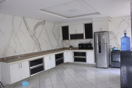 Casa para alugar com 250m², 3 quartos e 2 vagasCozinha 