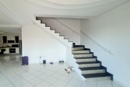 Sala  de casa para alugar com 3 quartos, 250m² em Vila das Palmeiras, Guarulhos