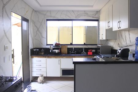 Casa para alugar com 250m², 3 quartos e 2 vagasCozinha 
