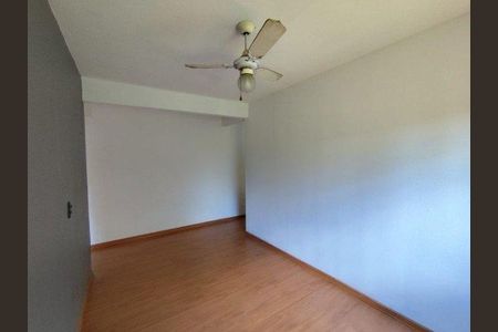 Sala  de apartamento para alugar com 2 quartos, 66m² em Jardim Itu, Porto Alegre