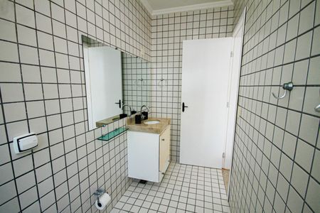 Casa para alugar com 370m², 4 quartos e 4 vagasbanheiro do quarto 4