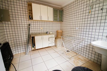 Casa para alugar com 370m², 4 quartos e 4 vagasLavanderia