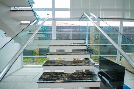 Casa para alugar com 370m², 4 quartos e 4 vagasEscada