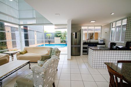 Casa para alugar com 370m², 4 quartos e 4 vagasSala